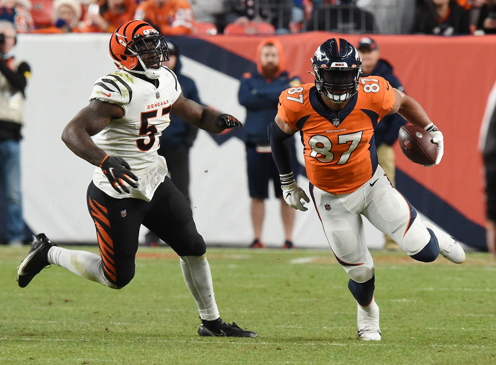 121921-s-dg-bengalsbroncos2913 .jpg